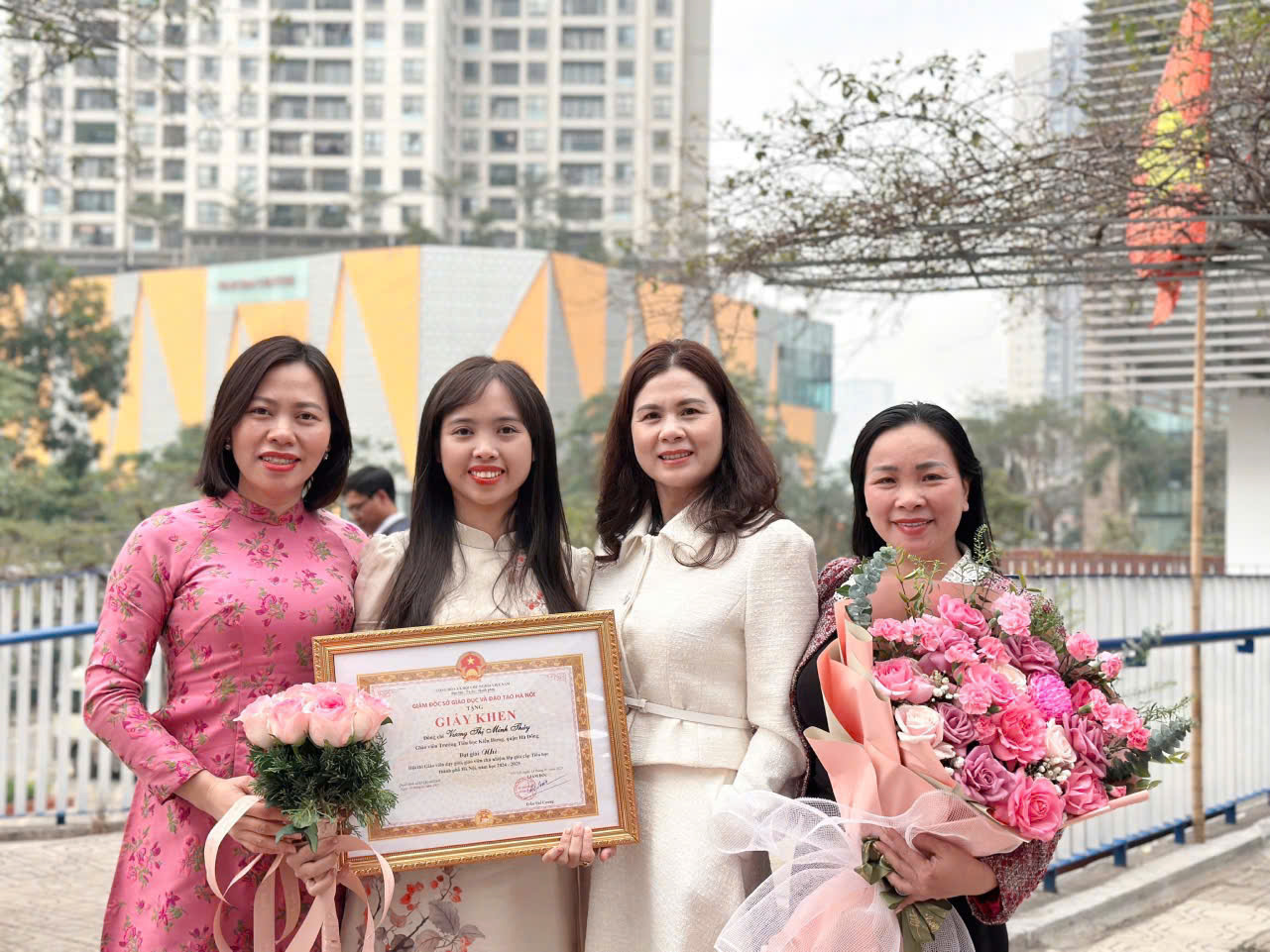 TIN VUI ĐẦU XUÂN 2025