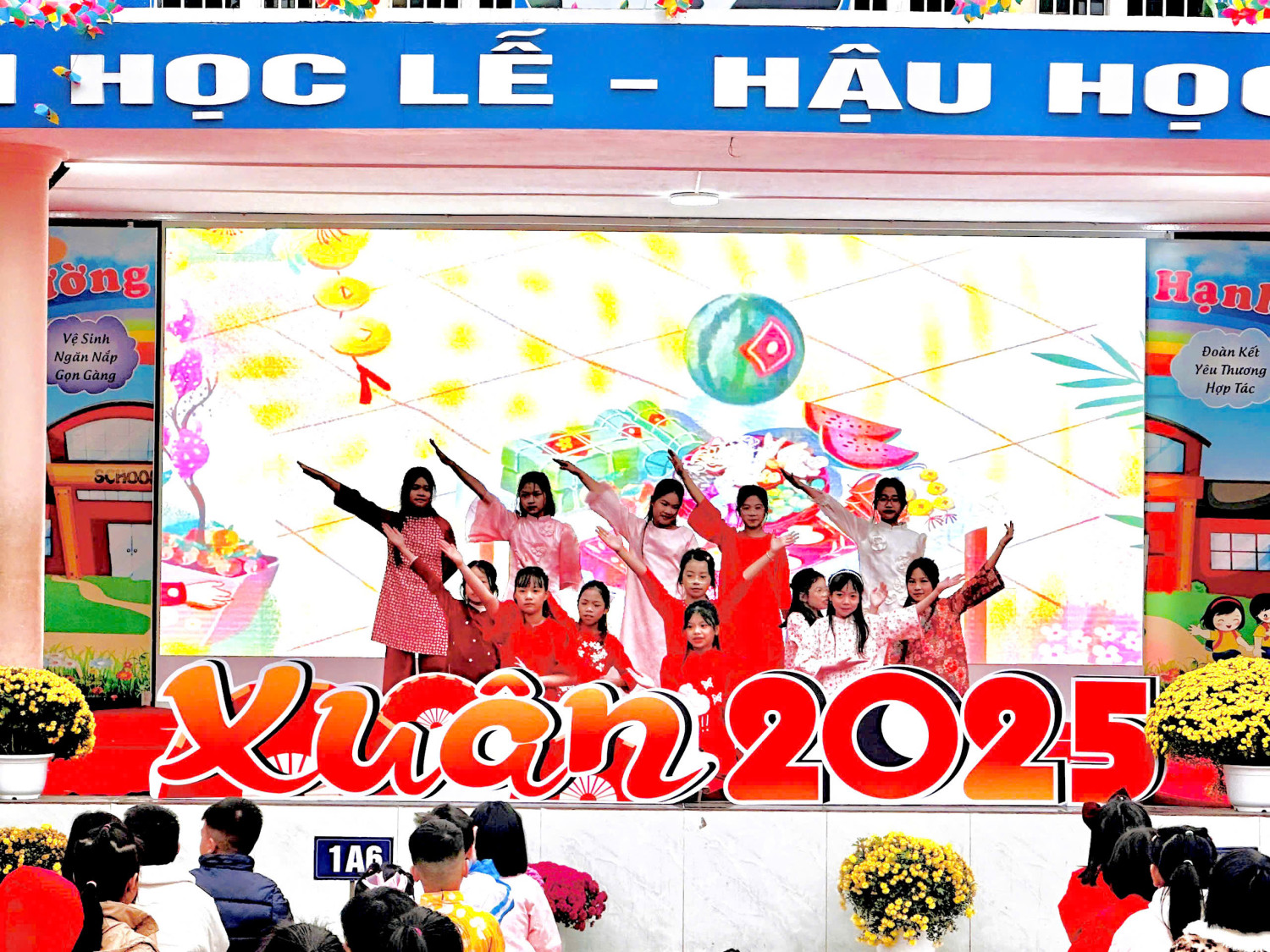 TIỂU HỌC KIẾN HƯNG TƯNG BỪNG KHAI XUÂN  MỪNG XUÂN MỚI. CHÀO MỪNG KỶ NIỆM 95 NGÀY THÀNH LẬP ĐẢNG CỘNG SẢN VIỆT NAM (03/02/1930- 03/02/2025)