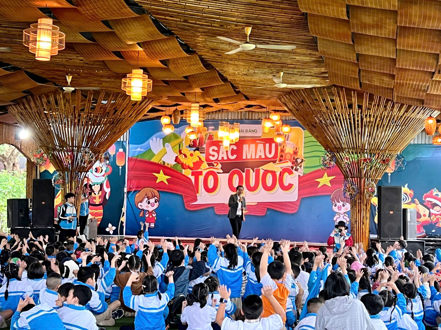 CHUYẾN TRẢI NGHIỆM BỔ ÍCH VÀ LÍ THÚ CỦA HỌC SINH TIỂU HỌC KIẾN HƯNG