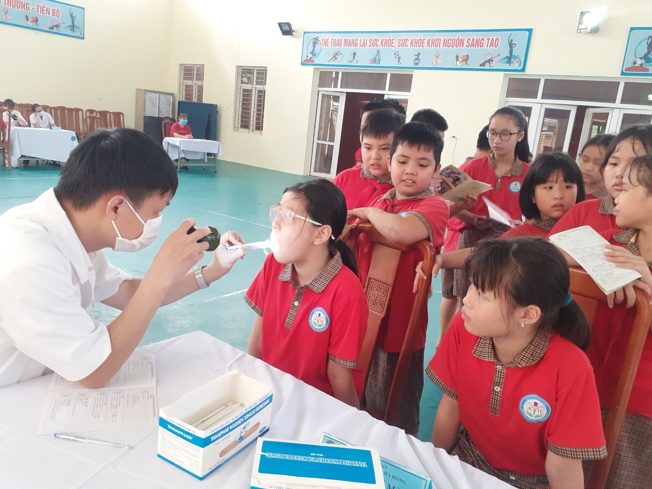 Ảnh khám sức khỏe đầu năm học 2022-2023