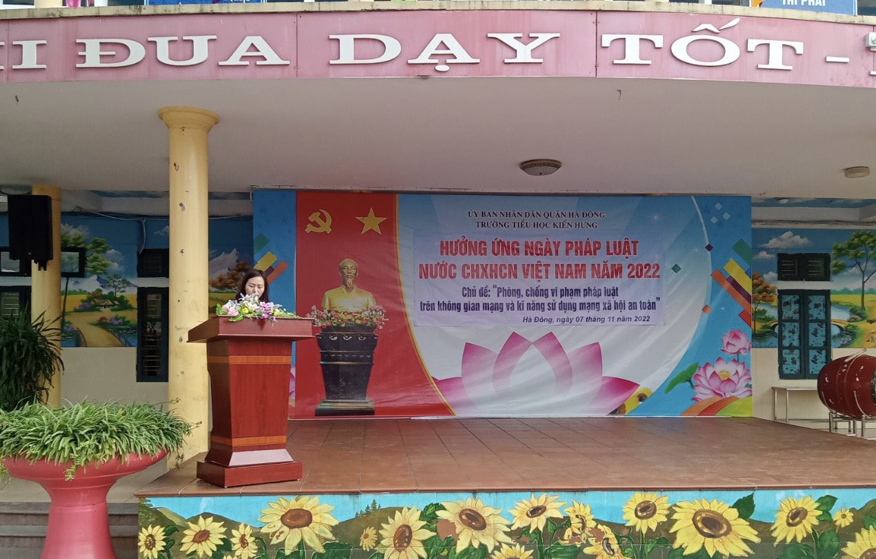 Ảnh tuyên truyền hưởng ứng Ngày PL nước CHXHCNVN  năm 2022
