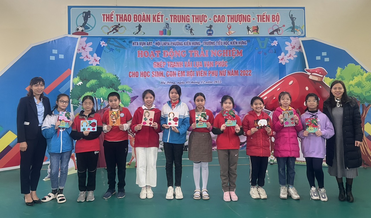 Ảnh trải nghiệm ghép tranh vải lụa Vạn Phúc